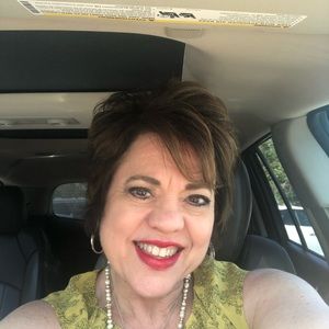 Meet your Posher, Laurie